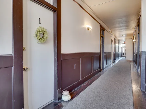 Park Blvd Apartments | Studio living in Walkable Vibrant Neighborhood near The Boulevard!