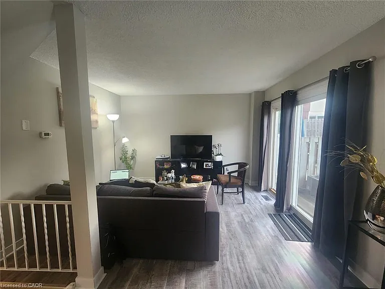 135 Chalmers St S #72 — Photo 3