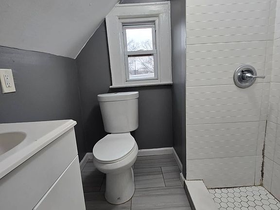 5th image of 228 Weequahic Ave APT 3
