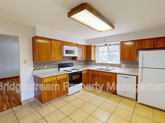 3rd image of 1307 Heatherdale Dr