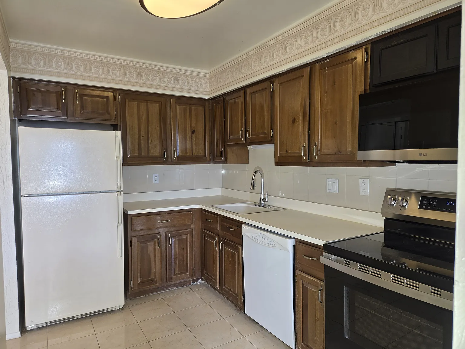 1 bed, 825 sqft, $1,150 — Photo 3