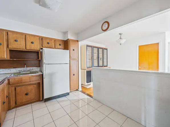 22-46 Steinway Street image 3 of 13