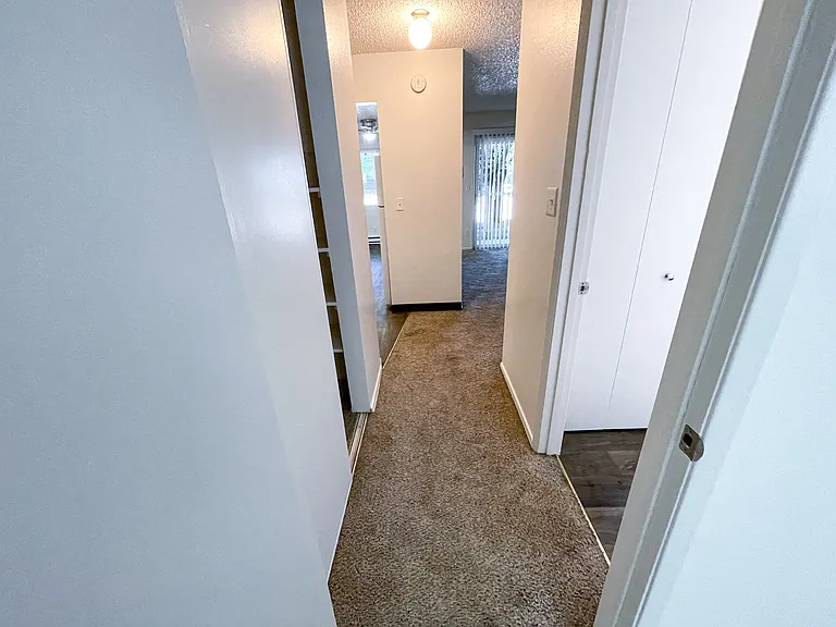 Halsey Summit Apartments — Photo 13