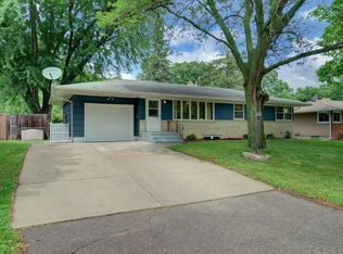 1291 Rose Pl, Roseville, MN 55113