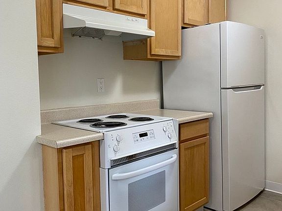 4th image of 1908 SW Roxbury Ave #6