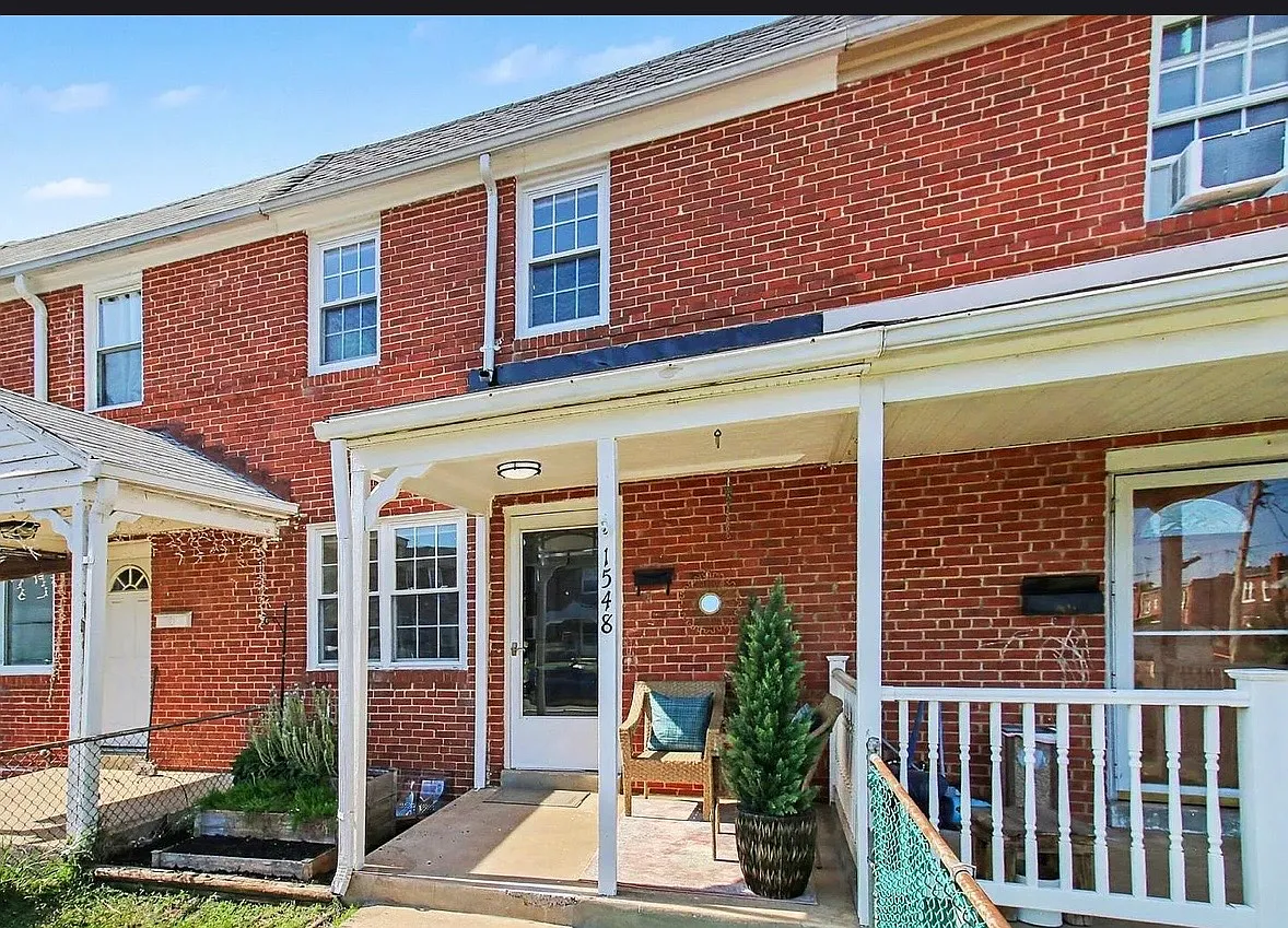 3 bed, 1286 sqft, $2,350 — Photo 1
