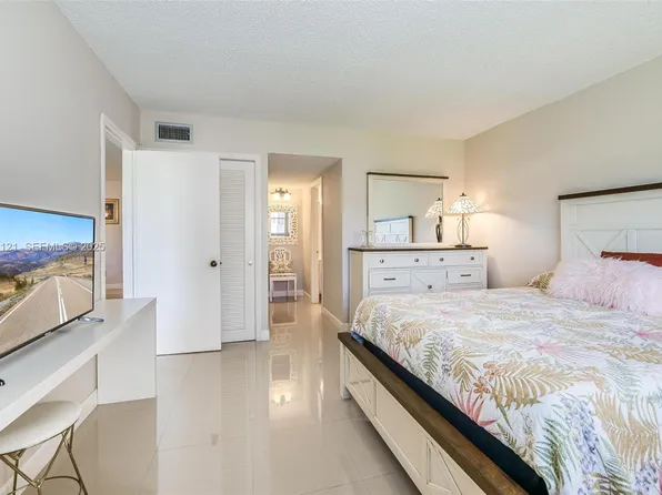 9856 Marina Blvd APT 1320, Boca Raton, FL 33428