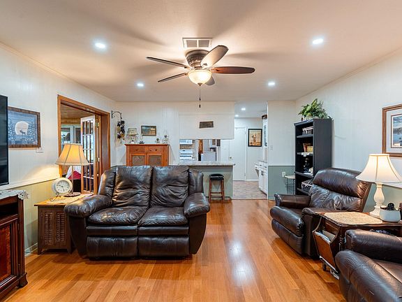 5th image of 300 Lo Hawk Dr