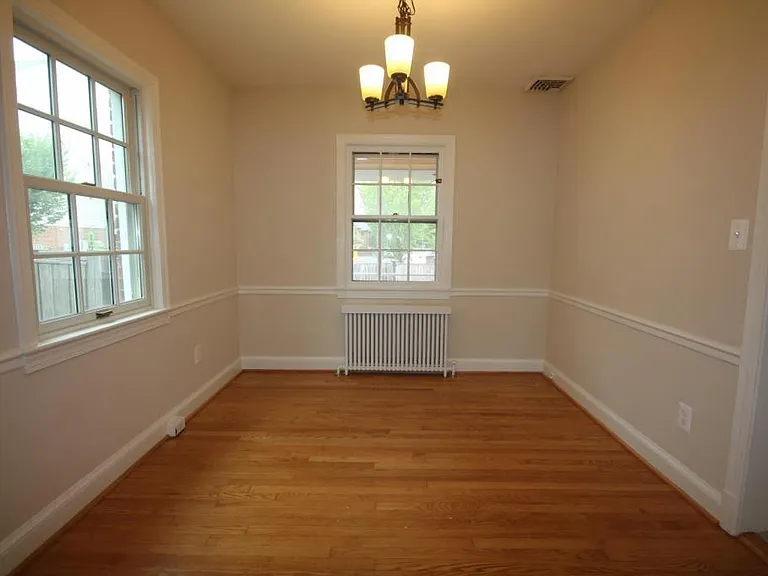 712 N Oakland St — Photo 5