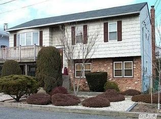 5 7th St, Bayville, NY 11709
