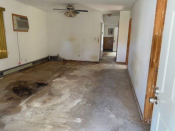 4th image of 25142 Pearl St