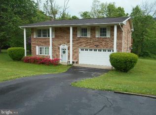 286 Stricklers School Rd, Hellam, PA 17406