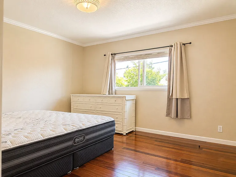 576 Virginia Ave — Photo 16