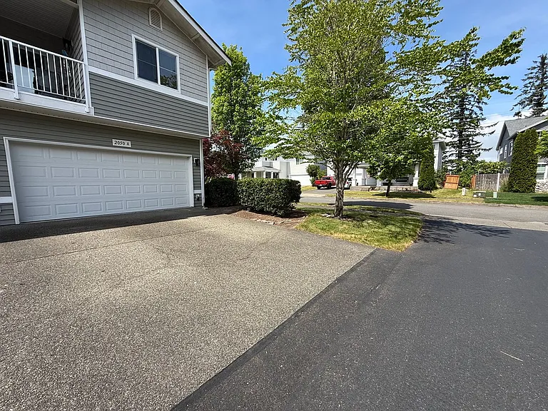 2050A Garry Oaks Ave — Photo 23