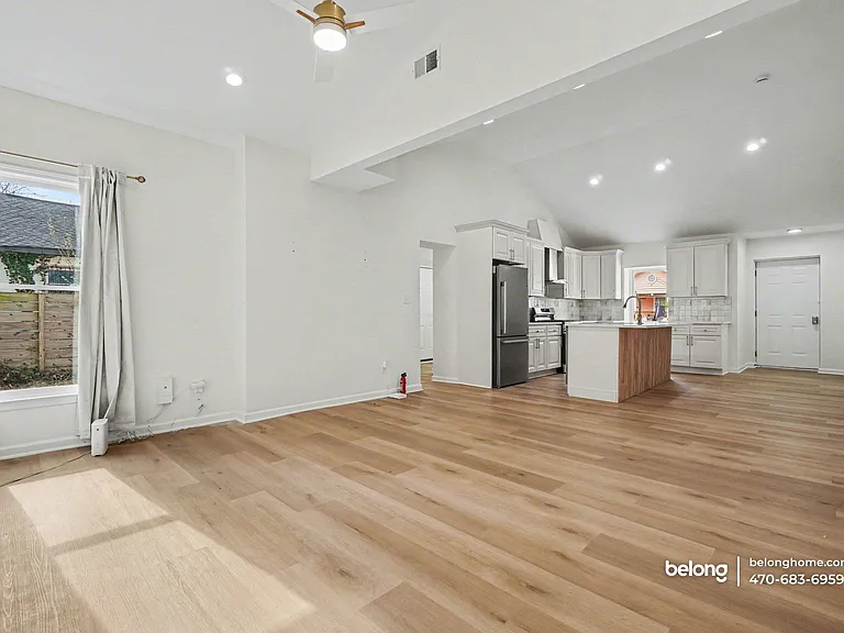 1017 Sparks St SW — Photo 5
