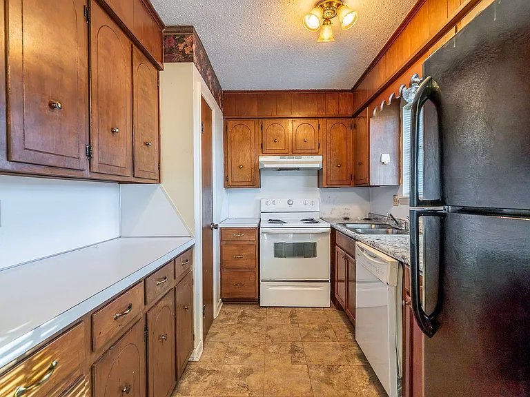 6104 Meadowbrook Ln — Photo 11