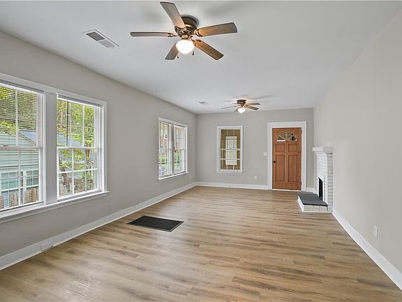 4th image of 556 Holly St NW