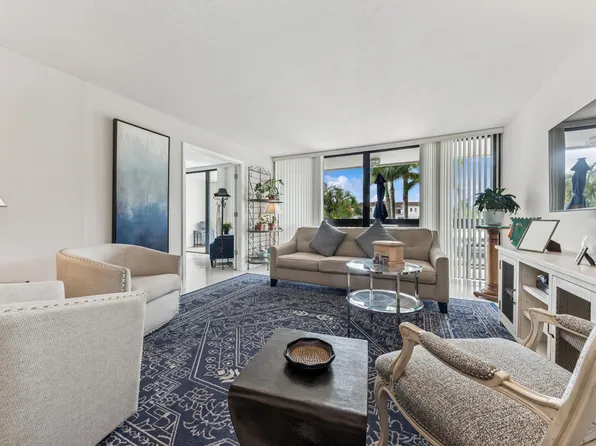 2000 Presidential Way #205, West Palm Beach, FL 33401