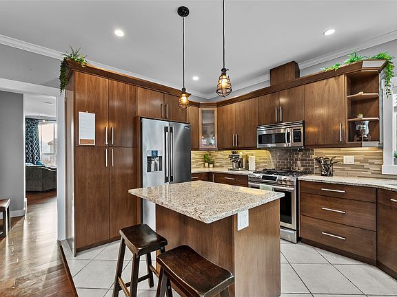5th image of 1052 Quail Dr