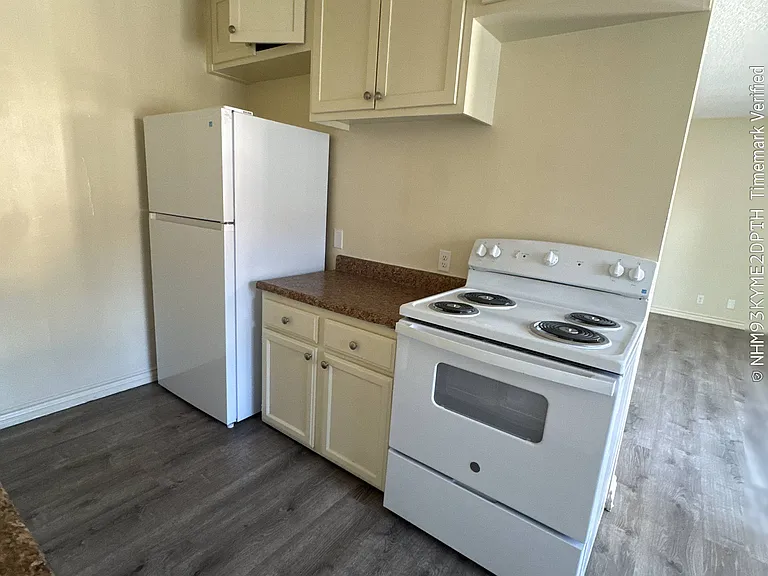 850 N Campus Ave #C — Photo 29
