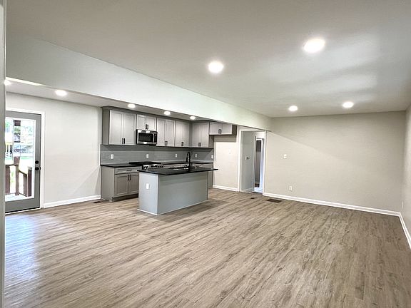 2nd image of 473 Brookwood Ct