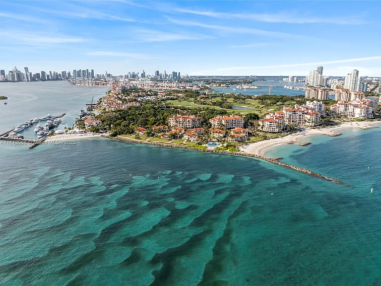 19143 Fisher Island Dr #19143 — Photo 1