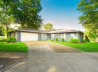 1012 Stuyvesant Ln, Ballwin, MO 63011