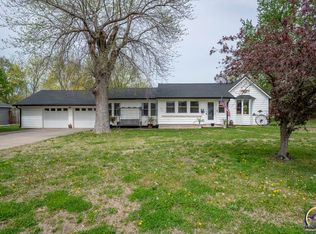 30 Holliday St, Osage City, KS 66523