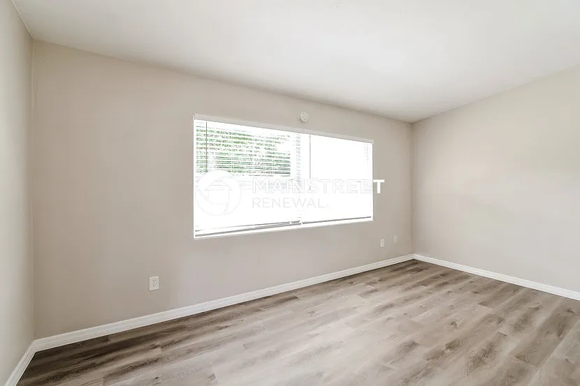 Building Photo - 6114 Oakcrest Cir