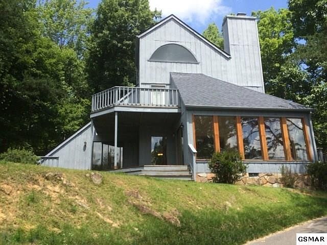 1st image of 749 Village Loop Rd