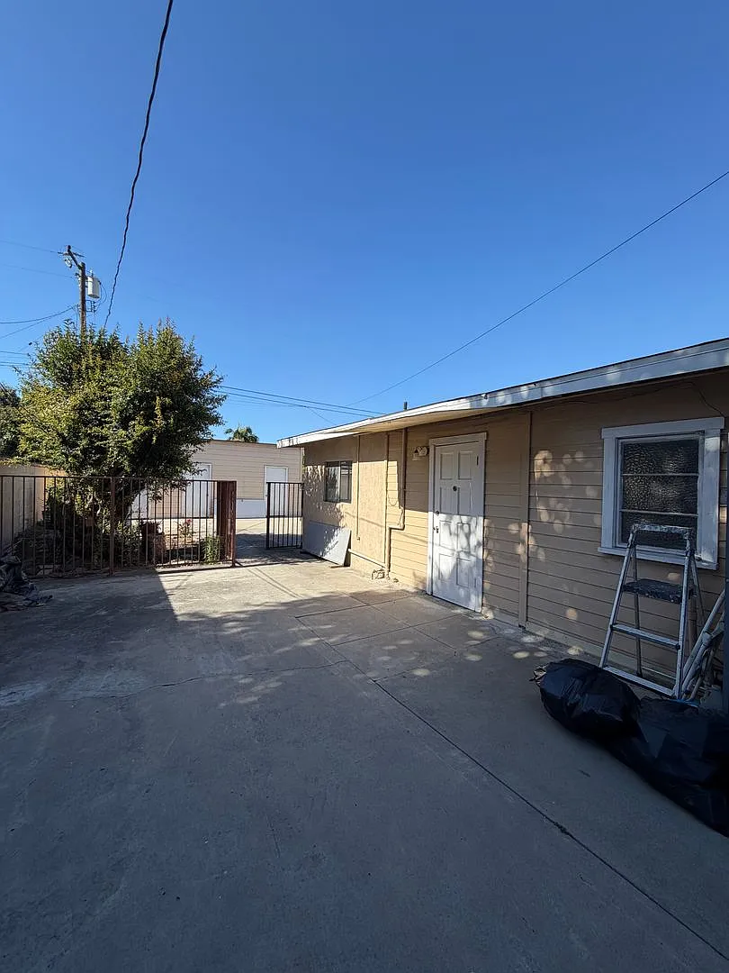 10031 Larson Ave — Photo 2