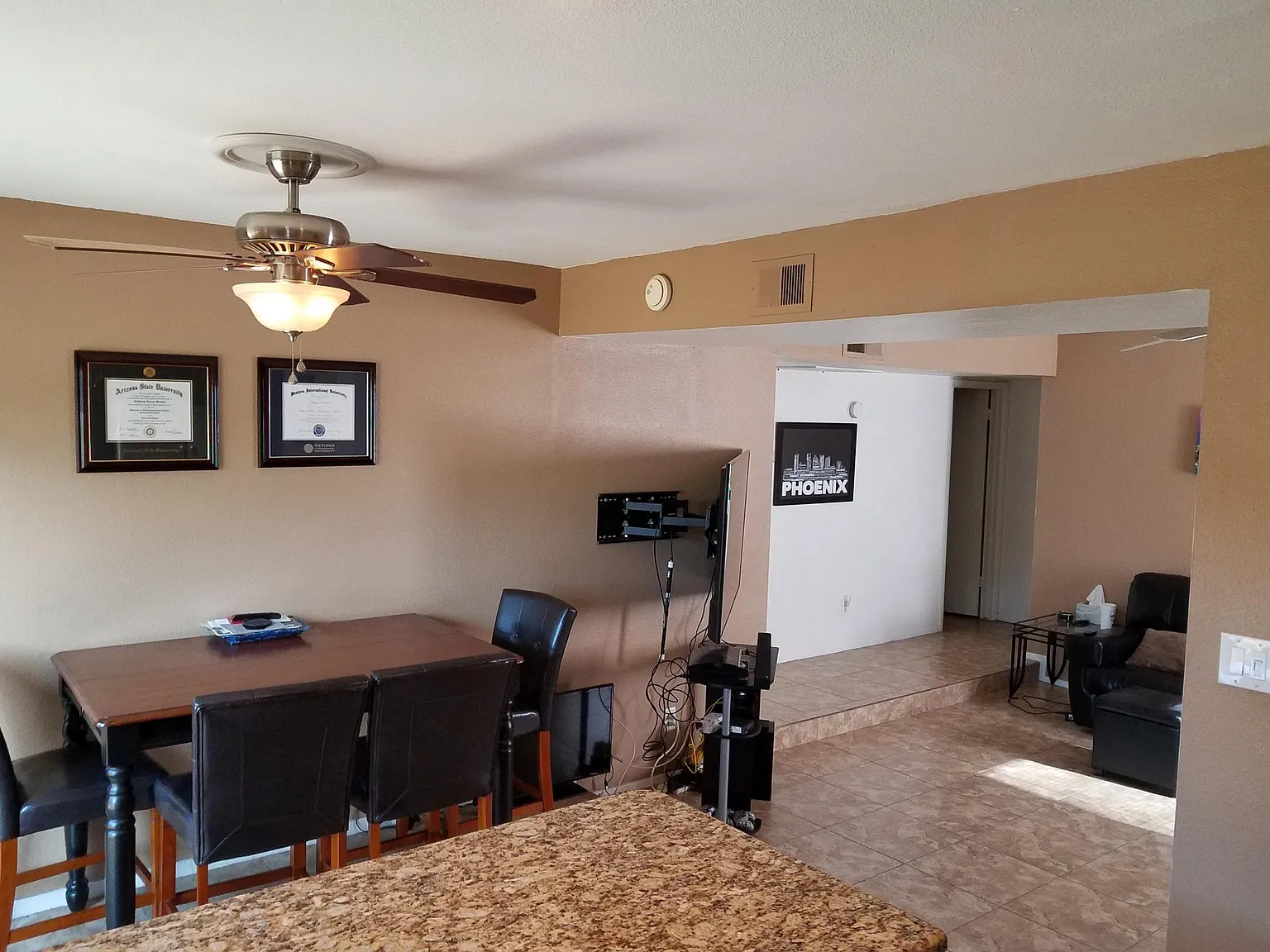 3 bed, 1144 sqft, $2,050 — Photo 3