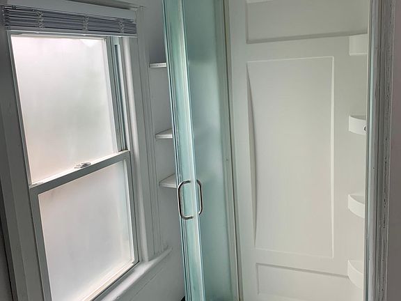 4th image of 94 E Hazeltine Ave Floor 2