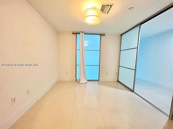 5th image of 2950 NE 188th St APT 208