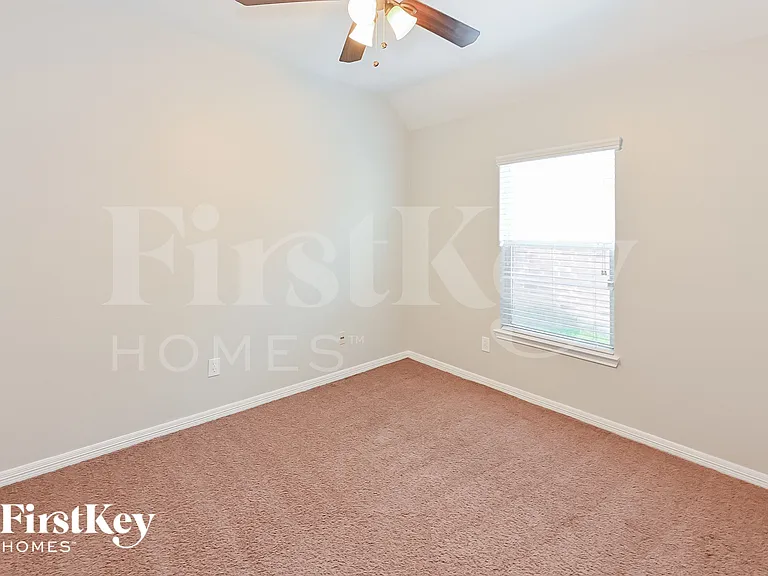 10364 Stone Gate Dr — Photo 12