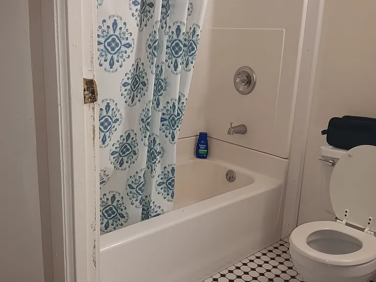2214 Auburn Ave #2 — Photo 5