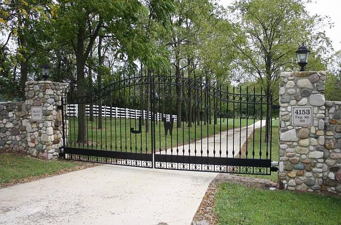 Gate