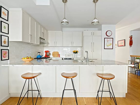 2nd image of 432 10th St #1