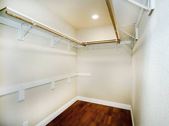 4th image of 1113 Remington Ct
