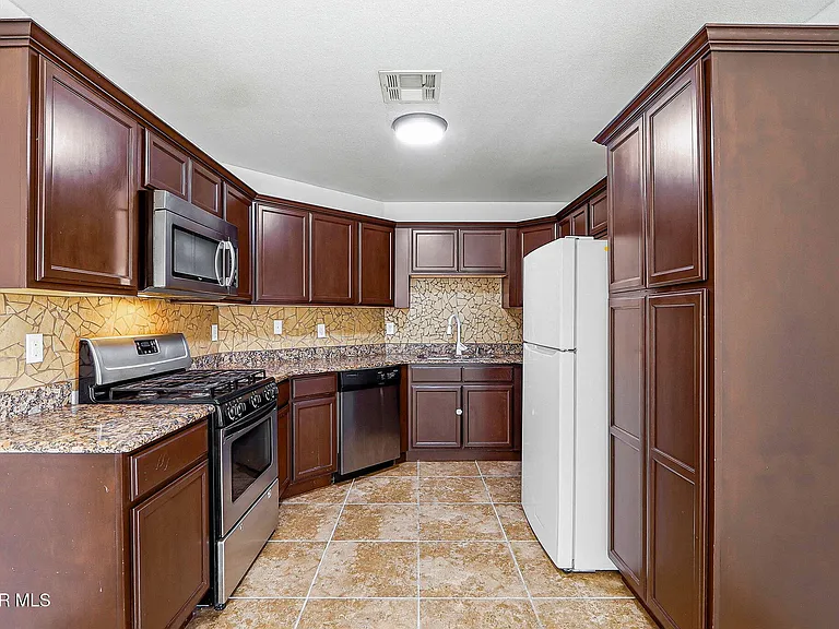 14214 Silver Point Ave — Photo 7