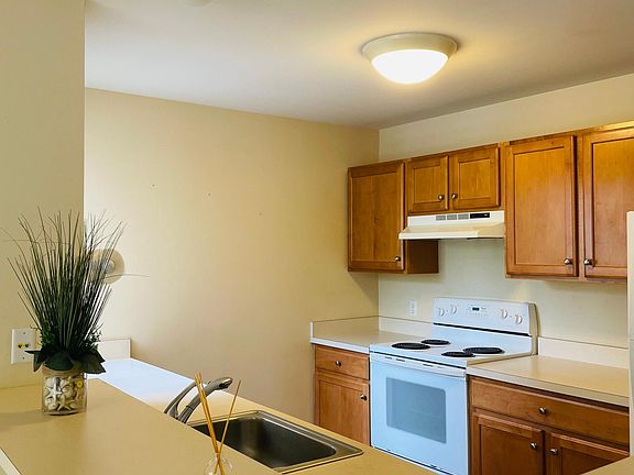 4th image of 3032 Barclay Way