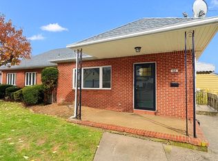 68 Wolfle St, Glen Cove, NY 11542