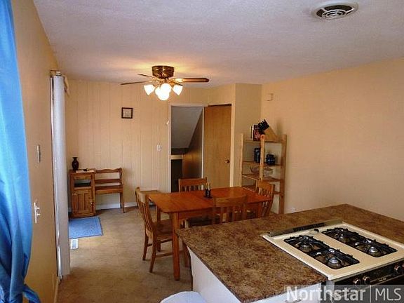 3rd image of 1425 Blossom Ln