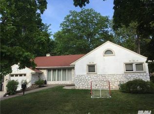 49 Plymouth Rd, Great Neck, NY 11023