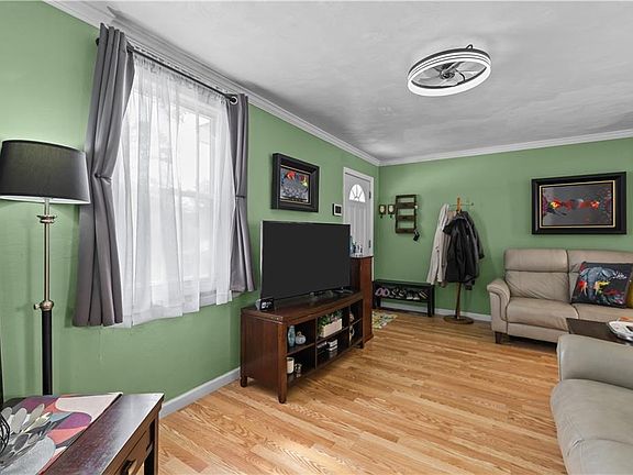 2nd image of 4752 Atterbury St