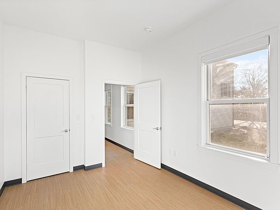 4th image of 7 Madelyn Ln #101