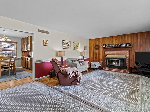 5th image of 213 Westmoreland Dr W