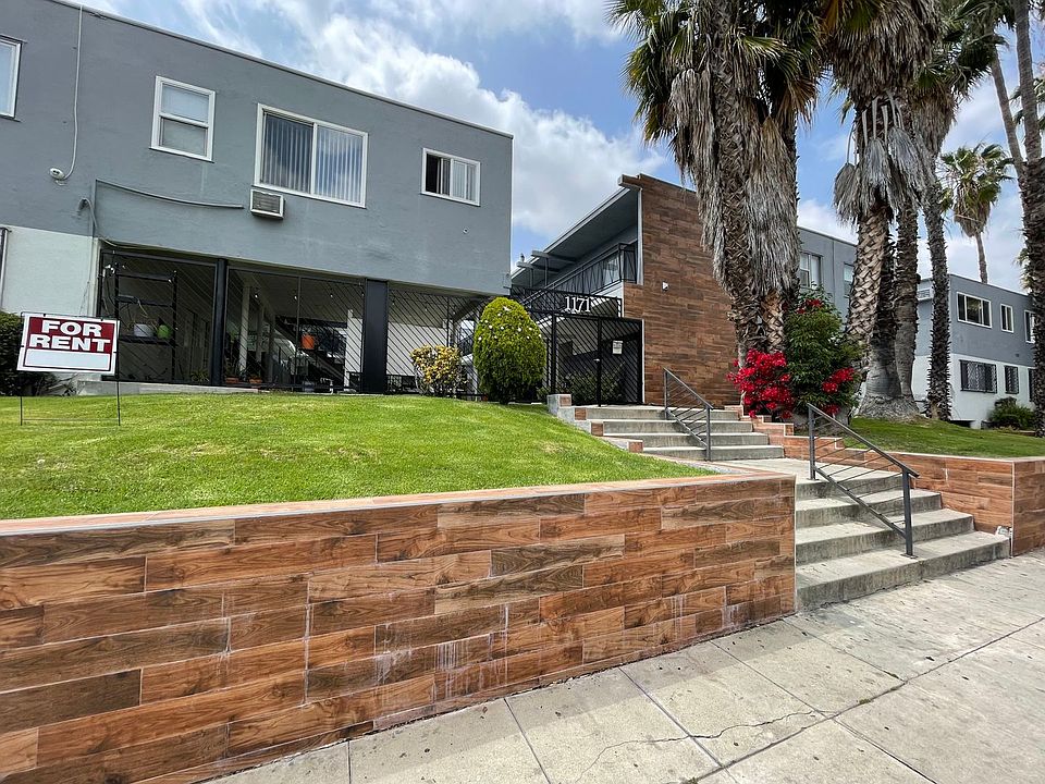 1st image of 1171 N Kenmore Ave #21