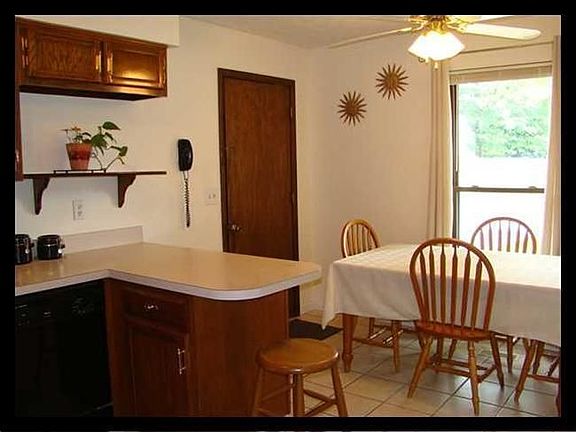 5th image of 165 Moorfield Dr