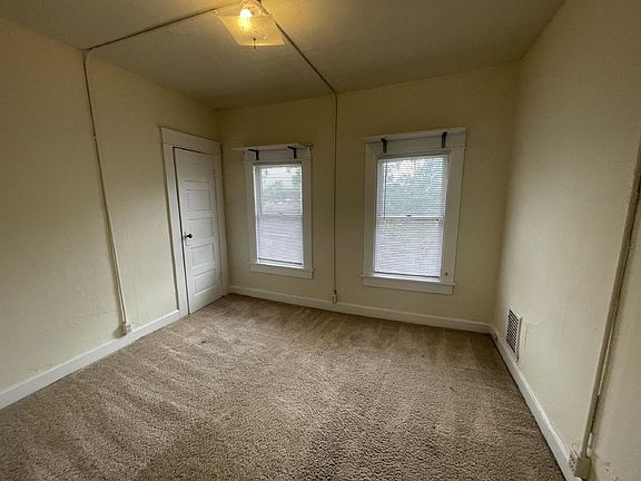 5th image of 221 E 9th St